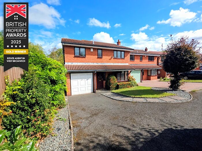 4 Bedroom Detached House For Sale In Whitworth Drive, West Bromwich, B71