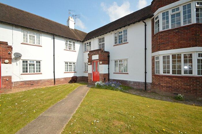 2 Bedroom Apartment For Sale In Bathurst Walk, Iver, Buckinghamshire, SL0