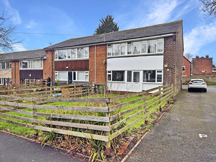 2 Bedroom Flat For Sale In Ash Grove, Leeds, LS6