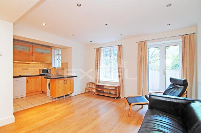 2 Bedroom Apartment To Rent In Frognal, Hampstead, London, NW3