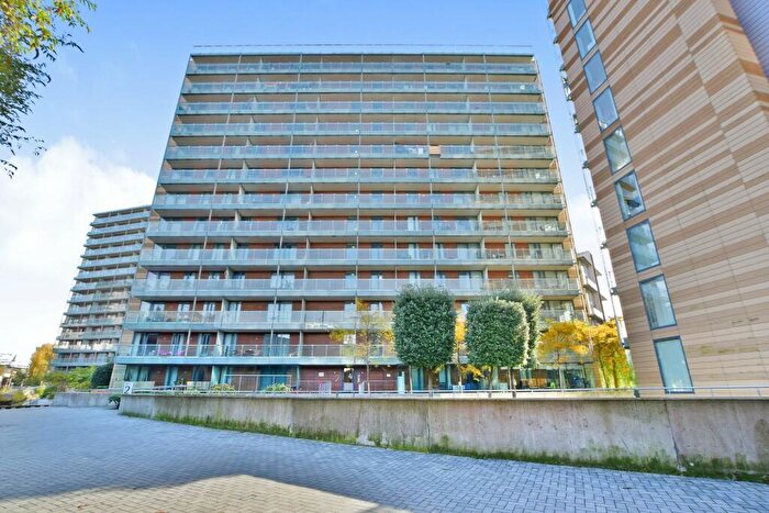 2 Bedroom Apartment To Rent In St. George's Island, Kelso Place, Manchester, M15