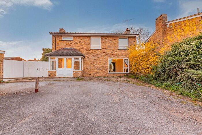 4 Bedroom Semi-Detached House To Rent In Roslings Close, Chelmsford, CM1