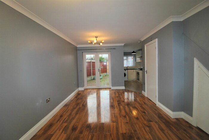 2 Bedroom End Of Terrace House To Rent In Welwyn Way, Hayes, UB4