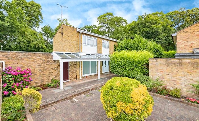 3 Bedroom Detached House For Sale In Stanbury Avenue, Watford, WD17