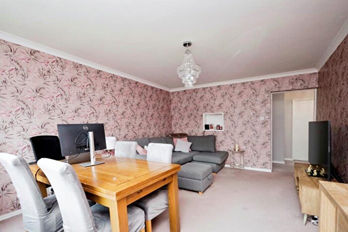 1 Bedroom Flat For Sale In Selwyn Road, Eastbourne, BN21