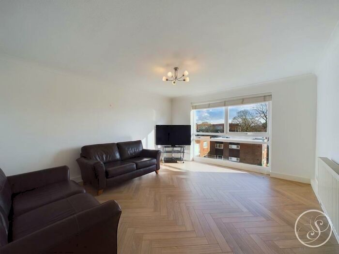 2 Bedroom Flat To Rent In Kingsway Court, Leeds, LS17