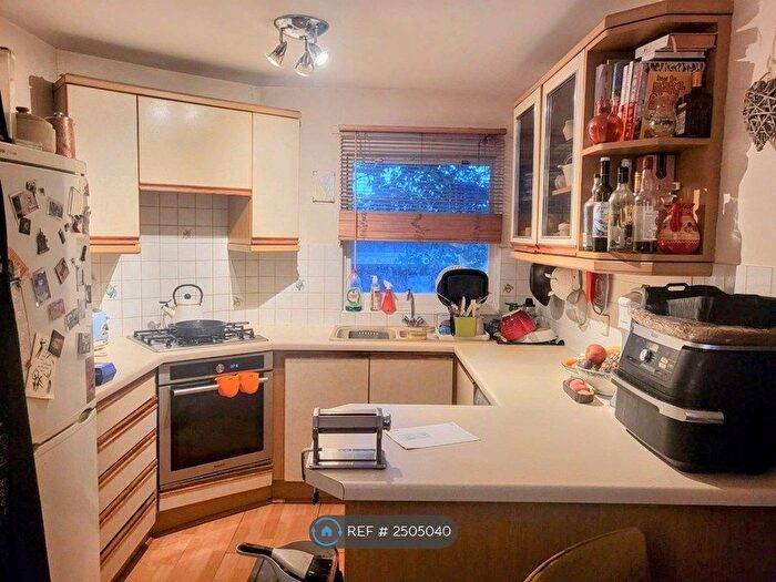 1 Bedroom Maisonette To Rent In Heath Road, London, SW8