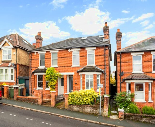 4 Bedroom Semi-Detached House To Rent In Bray Road, Guildford, GU2