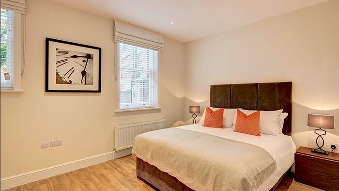2 Bedroom Flat To Rent In Hamlet Gardens, Ravenscourt Park, London, W6