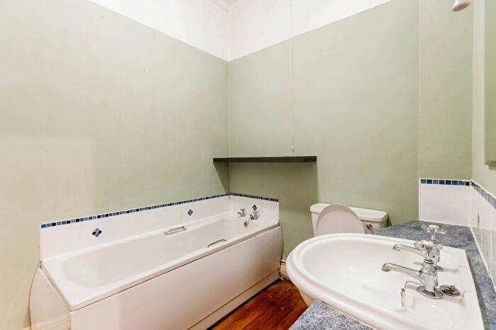 2 Bedroom Apartment To Rent In Villa Road, NG3