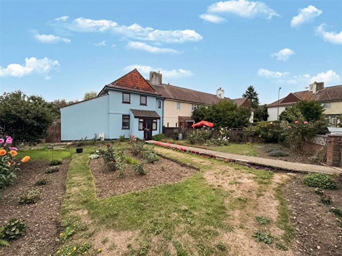 4 Bedroom End Of Terrace House For Sale In Russell Close, London, NW10