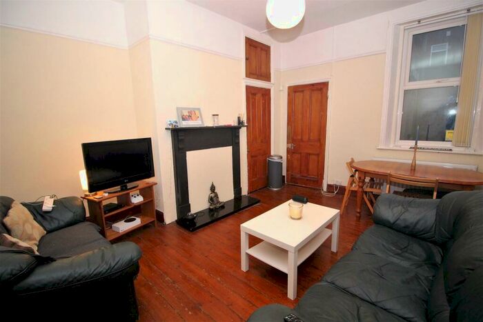 2 Bedroom Flat To Rent In Dinsdale Road, Sandyford, Newcastle Upon Tyne, NE2