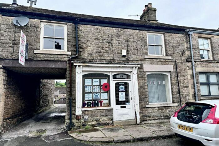 2 Bedroom Flat For Sale In Market Place, Chapel-En-Le-Frith, SK23