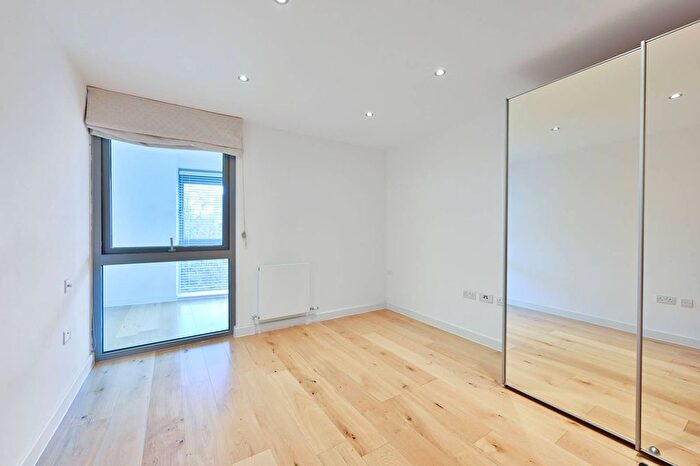 1 Bedroom Flat To Rent In Upper Richmond Road, East Putney, London, SW15