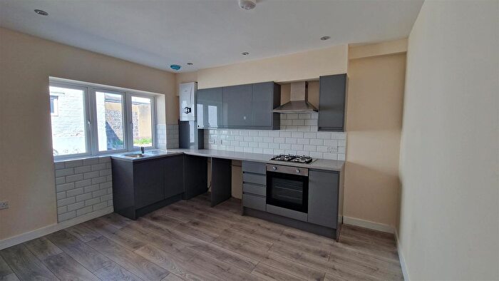 2 Bedroom End Of Terrace House To Rent In High Street, Rainham, Gillingham, ME8