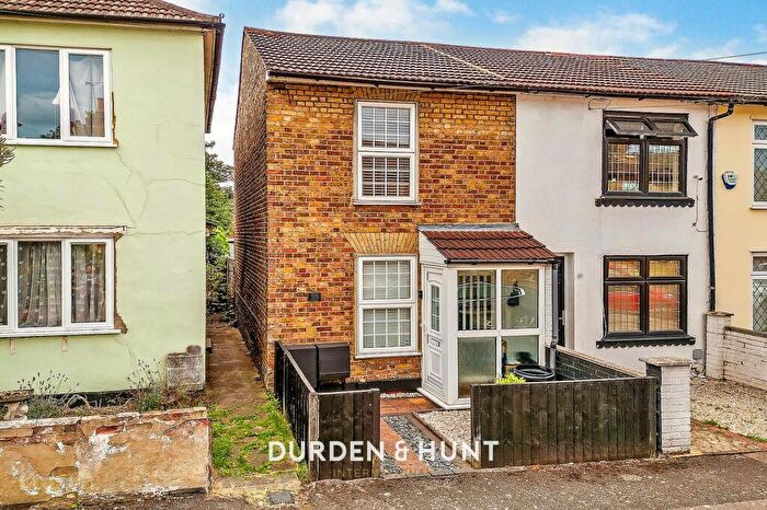 2 Bedroom End Of Terrace House For Sale In Richmond Road, Romford, RM1