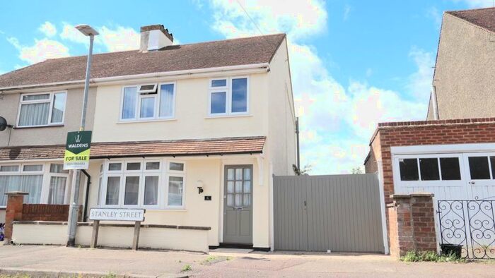 3 Bedroom Semi-Detached House To Rent In Bedford, MK42
