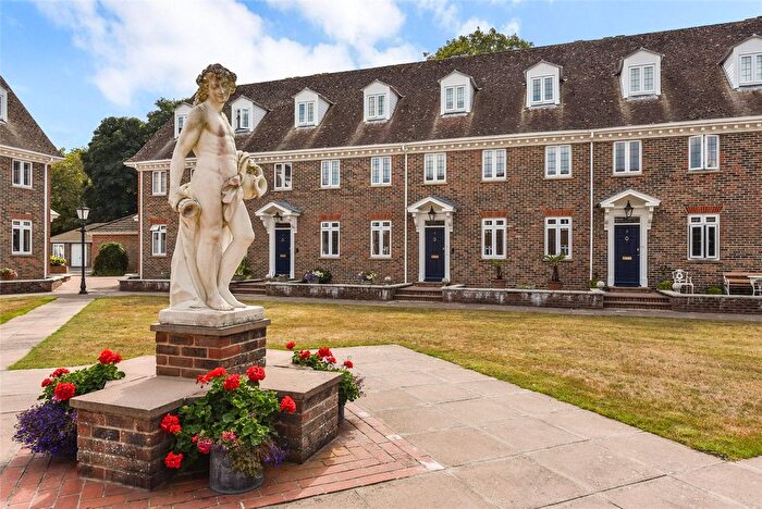 5 Bedroom Town House For Sale In March Square, Chichester, West Sussex, PO19