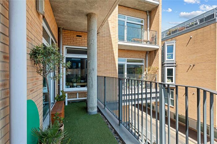 2 Bedroom Apartment For Sale In Martello Street, London, E8 - Photo 9
