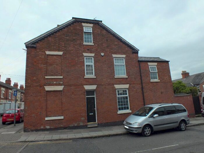 3 Bedroom Terraced House To Rent In Barker Street, Off Green Lane Road, Leicester, LE5