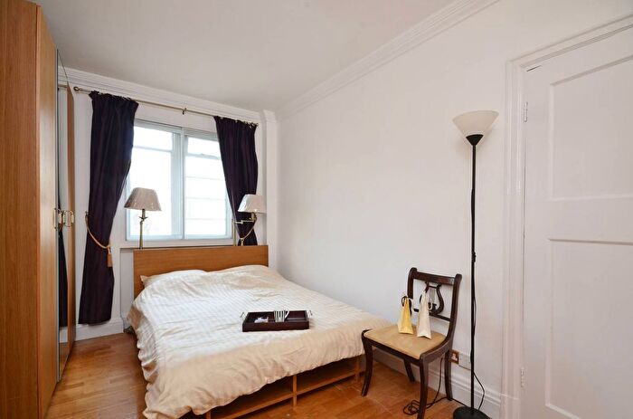 1 Bedroom Flat To Rent In Pembroke Road, Kensington, London, W8