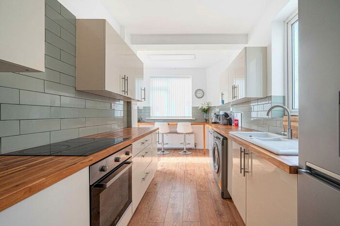 3 Bedroom Semi-Detached House To Rent In Barnet, Barnet, EN5