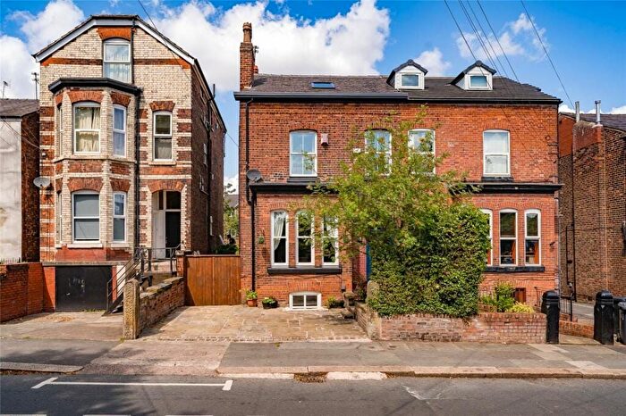 6 Bedroom Semi-Detached House For Sale In Half Edge Lane, Eccles, Manchester, M30