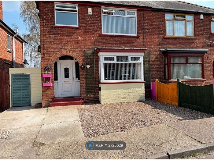 3 Bedroom Semi-Detached House To Rent In Trent Street, Notts, DN22