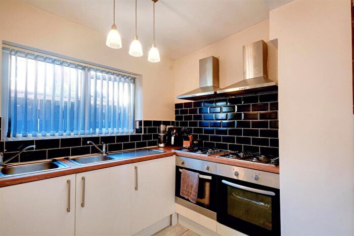 5 Bedroom Semi-Detached House For Sale In Premier Road, Nottingham, NG7