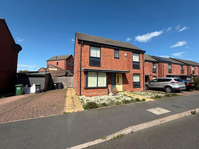 3 Bedroom Semi-Detached House To Rent In Wattle Road, West Bromwich, B70