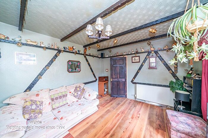 3 Bedroom Semi-Detached House For Sale In Acorn Road, Wolverhampton, WV11