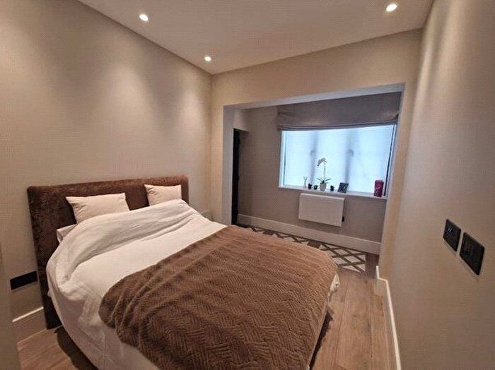 Studio To Rent In Wykeham Road, Hendon, London, NW4