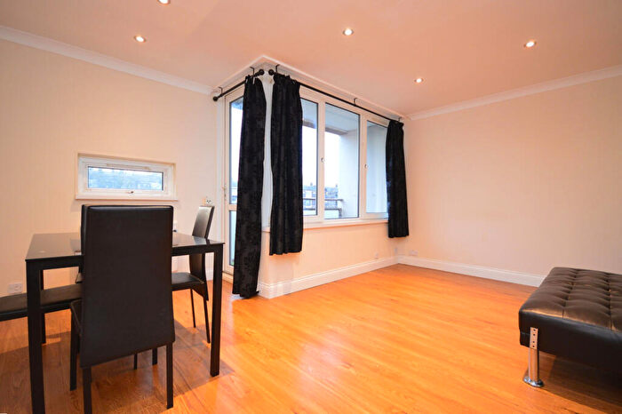 3 Bedroom Flat To Rent In Abbott House, Poplar, E14