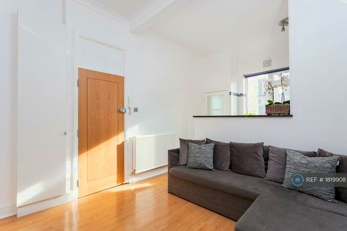 2 Bedroom Flat To Rent In Cologne Road, London, SW11