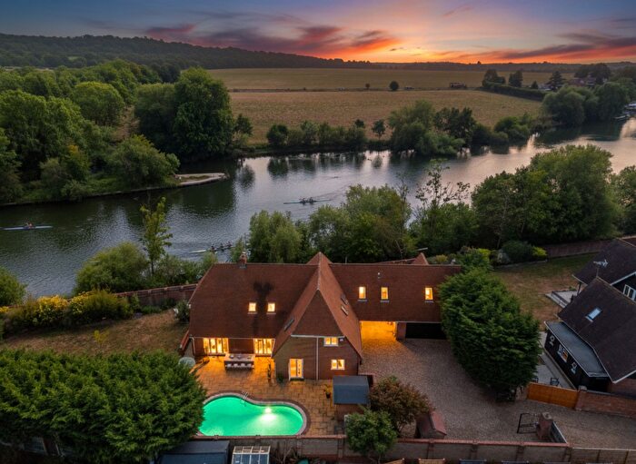 4 Bedroom Detached House For Sale In Gossmore Close, Marlow, SL7