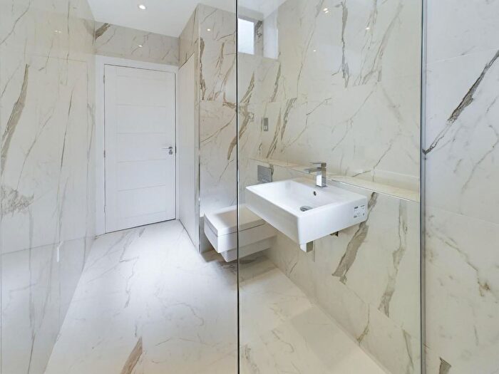 1 Bedroom Flat For Sale In Brondesbury Park, London, NW6