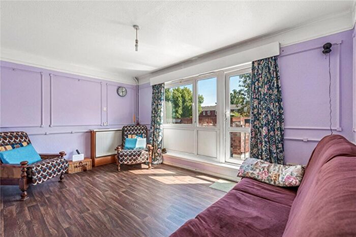 3 Bedroom Terraced House For Sale In Tresham Walk, London, E9