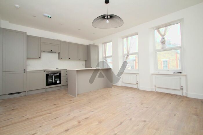 4 Bedroom Flat To Rent In Glebe Road, London, N8