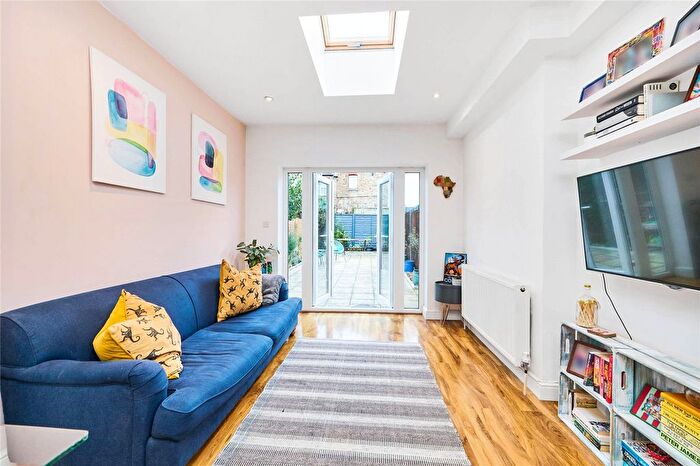 2 Bedroom Flat For Sale In Fallsbrook Road, Furzedown, SW16
