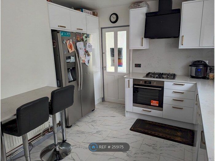 3 Bedroom Semi-Detached House To Rent In Cheam Common Road, Worcester Park, KT4