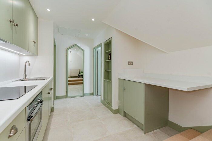 1 Bedroom Flat To Rent In Hedgerley Lane, Gerrards Cross, Buckinghamshire, SL9