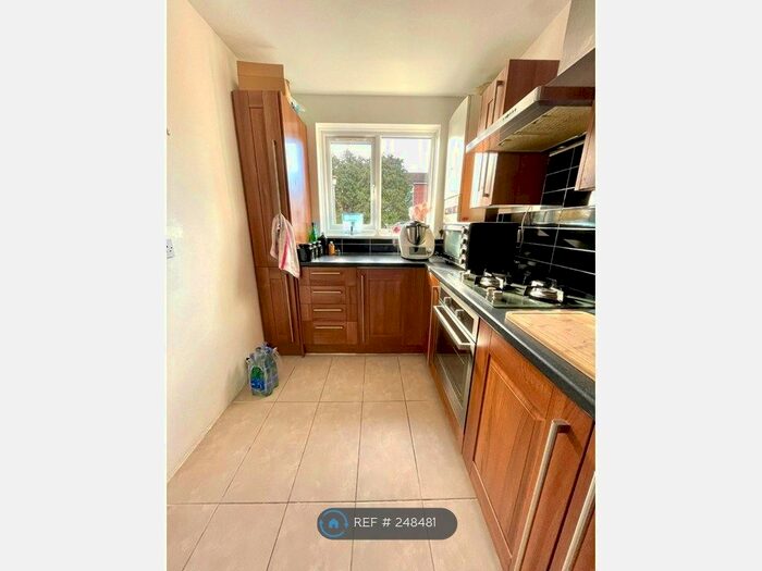 2 Bedroom Flat To Rent In Pixton Way, Croydon, CR0