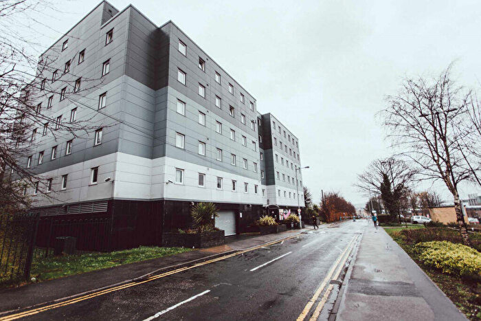 1 Bedroom Apartment For Sale In Longside Lane, Bradford, West Yorkshire, BD7