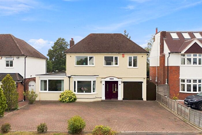 4 Bedroom Detached House For Sale In Newgatestreet Road, Goffs Oak, EN7