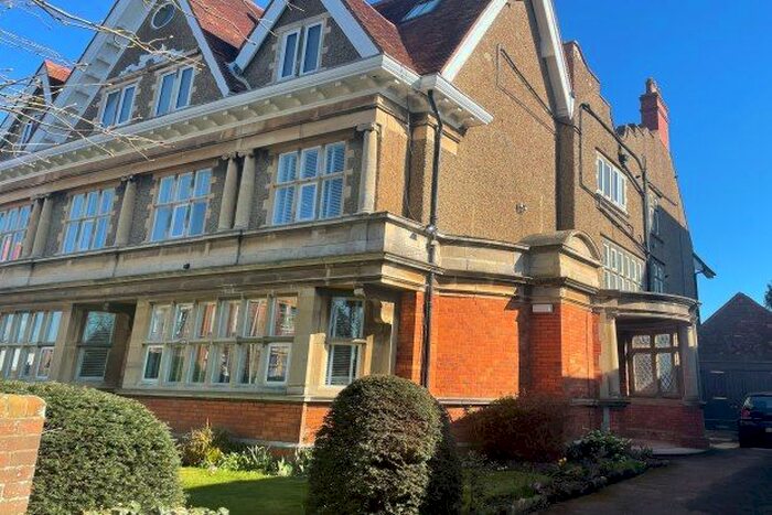 2 Bedroom Flat To Rent In Grimston Gardens, Folkestone, CT20