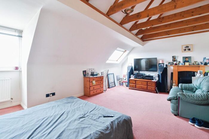 4 Bedroom Flat For Sale In Ringwood Road, Ferndown, BH22