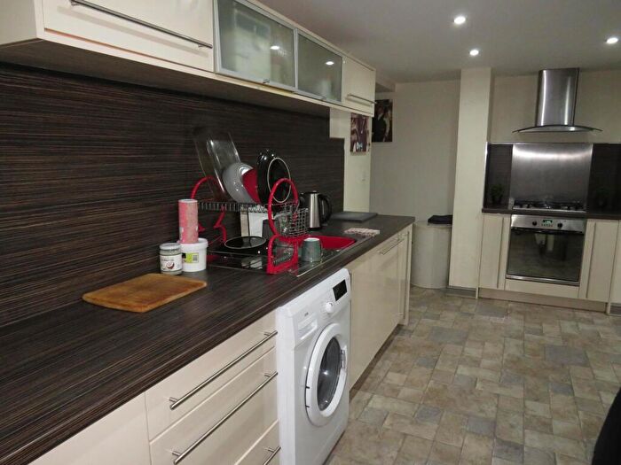 3 Bedroom Apartment To Rent In Burnley Road, Luddendenfoot, Halifax, HX2