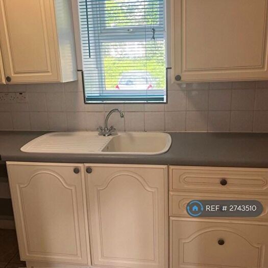 2 Bedroom Flat To Rent In Norfolk Place, Halifax, HX1
