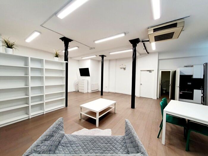 Studio To Rent In Warspite Road, London, SE18