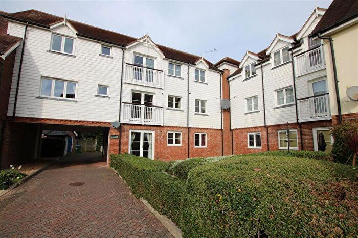 2 Bedroom Apartment To Rent In Pondtail Park, Horsham, RH12